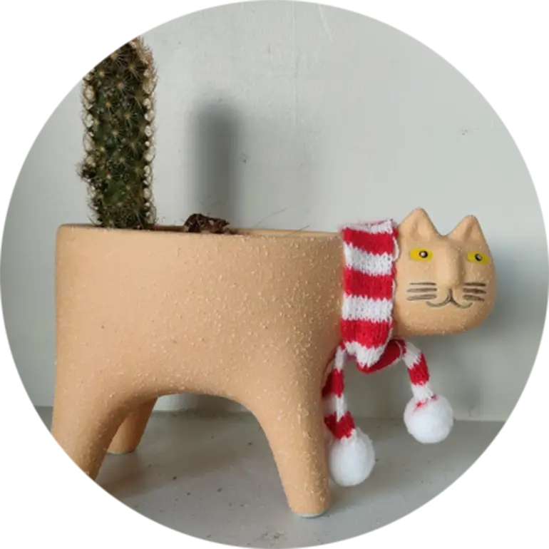 猫の形をした植木鉢